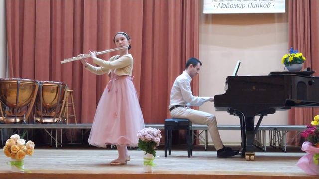 Дара Пенчева, 10г., флейта, "Ръченица" от Асен Карастоянов смотреть онлайн
