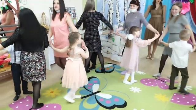 танец с мамами 12 старшая группа смотреть онлайн