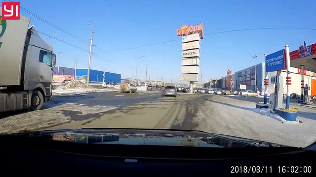 Xiaomi Yi Smart Dash Cam день город смотреть онлайн