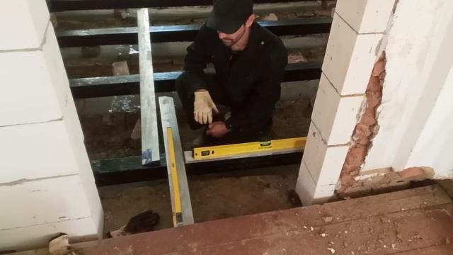 Продолжаем превращать хату в красивый, дом ▶ Демонтаж пола смотреть онлайн