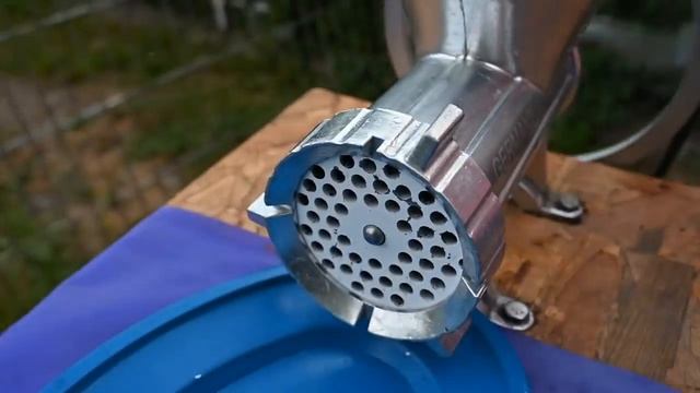 Стеклянные шарики против мясорубки смотреть онлайн
