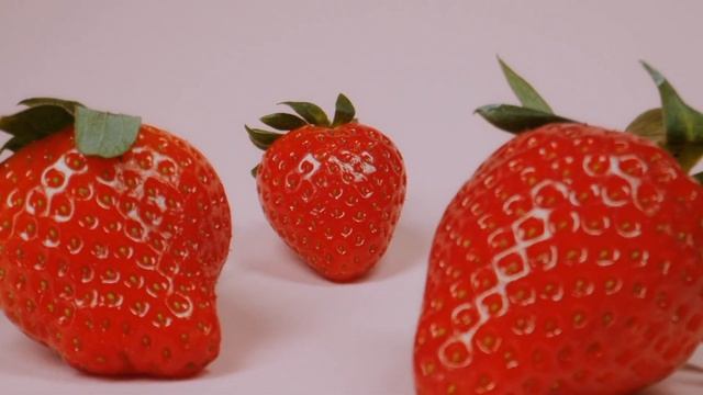 Подкормите этим средством клубнику: ягоды будут сладкие и крупные смотреть онлайн