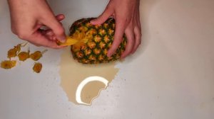 Как почистить ананас без ножа