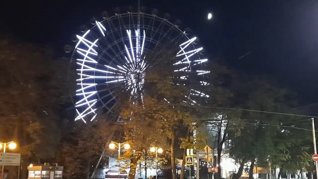 Колесо обозрения в парке Городской сад (Краснодар). Ноябрь 2022 смотреть онлайн