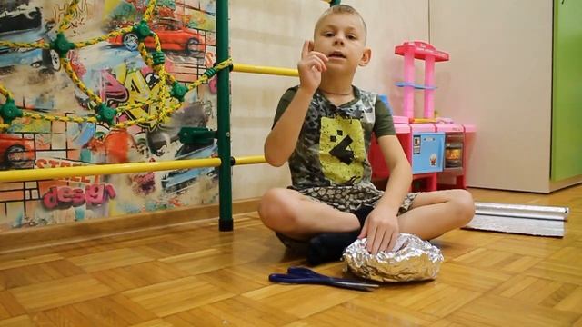 Интересно, получится ли сделать кастрюлю из фольги и пожарить в ней попкорн смотреть онлайн