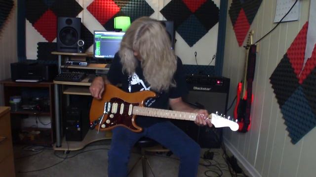 2009 American Deluxe Fender Stratocaster смотреть онлайн