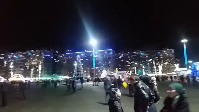Площадь с главной ёлкой в Ташкенте смотреть онлайн