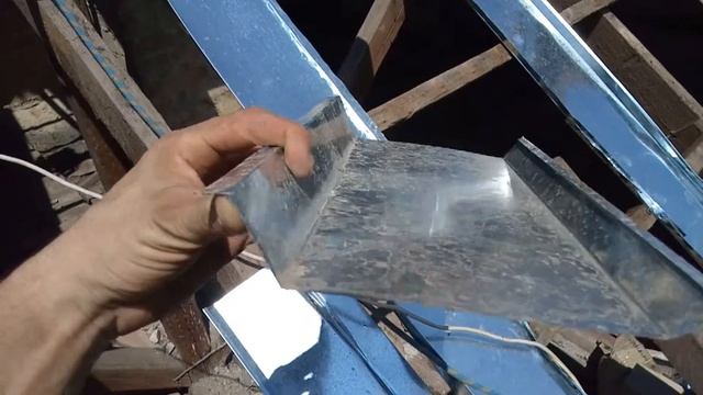 Обвод дымаря, на эконом кровле, зато надежно и ждать не надо жестянщиков. смотреть онлайн