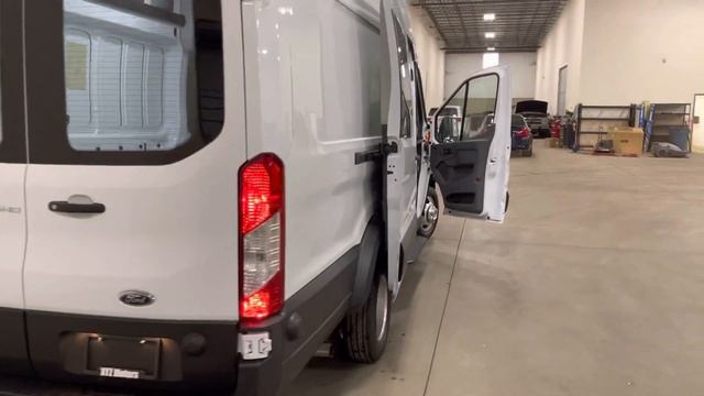2022 Ford Transit Crew Van T-350 HD (XYZ Motors) смотреть онлайн