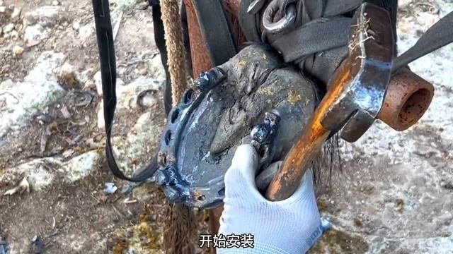 震撼！ 8顆鐵釘錘進馬蹄內，釘掌師安裝防滑馬蹄鐵！技藝精湛令人大開眼界，過程看著神療愈 смотреть онлайн