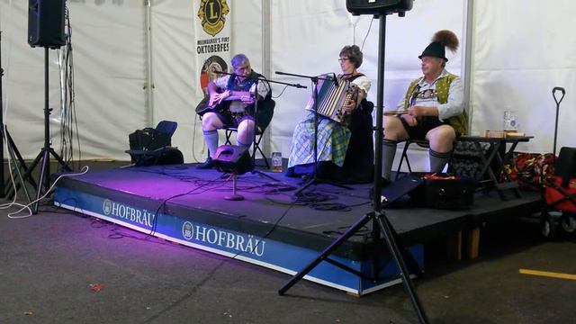 Peggy & Hansi Mueller Peform at Kegel's Inn Oktoberfest in West Allis, WI смотреть онлайн