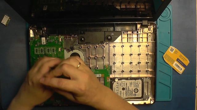 Чистка и замена термопасты ноутбука ASUS X540S в Киеве. смотреть онлайн