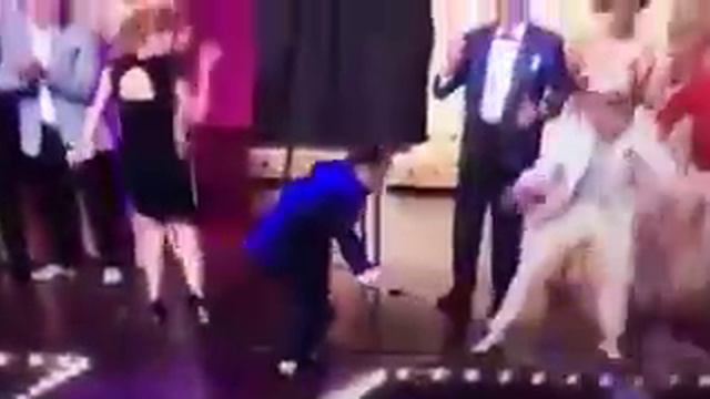 CAÍDA / CAE JACQUELINE ANDERE