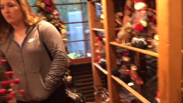 Vlogmas Day 4! Good Food And Christmas Lights | Sass & Jazz смотреть онлайн