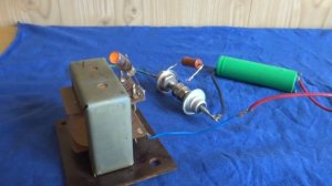 ? ПОВЫШАЮЩИЙ ГЕНЕРАТОР НА ТИРИСТОРЕ Самая Обыкновенная Схема