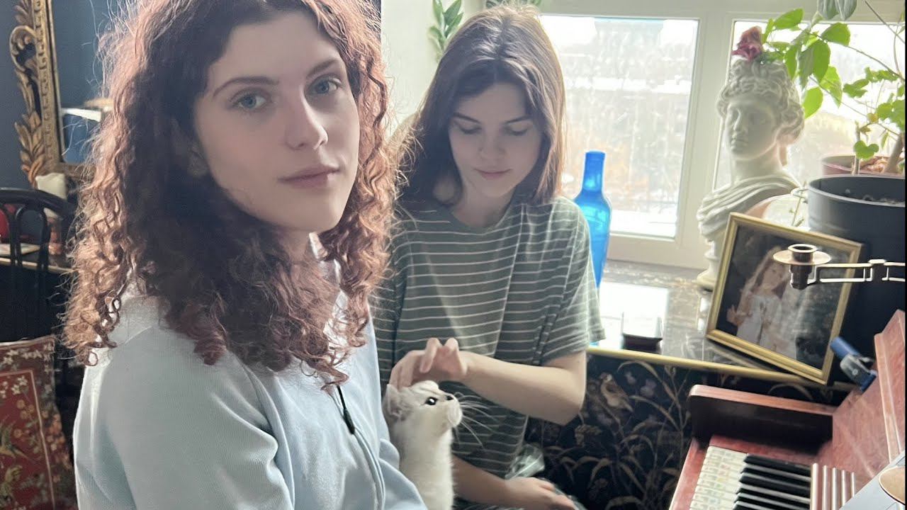 Sisters Are Rehersing New Song, Gavriil Plays Up - Сестры репетируют романс, а Гавриил подыгрывает