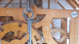 Германия Самые большие в мире часы с кукушкой?Продажная кукушка?Танец за 50 центов