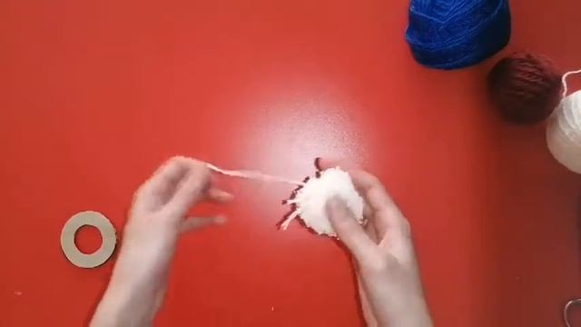 Сердечко из помпонов. Поделки своими руками из ниток. смотреть онлайн