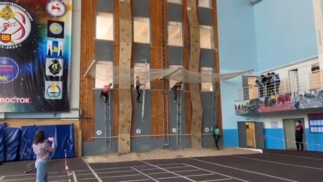 Соревнования по пожарно-спасательному спорту. Финальный забег юношей 17-18 лет. Башня. смотреть онлайн