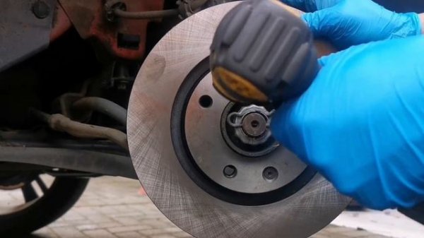 Peugeot 208 replace brake pads and discs
