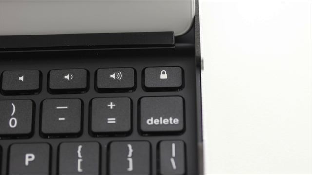 Logitech Keyboard Case for iPad 2 Unboxing & Overview смотреть онлайн