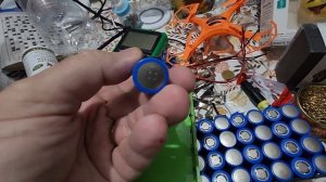 Разбираю аккумулятор от велосипеда на 48 вольт.