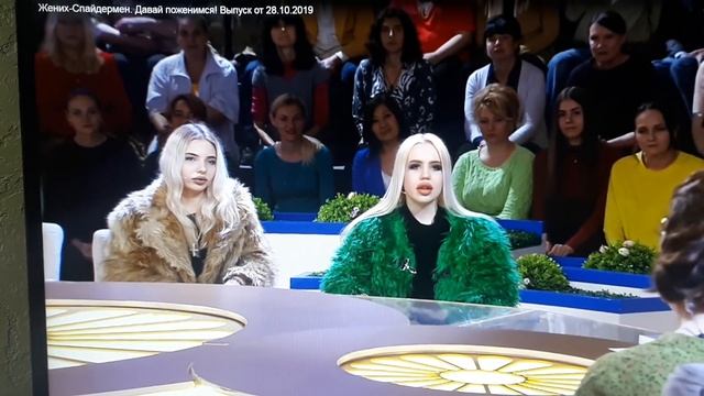 Две курицы опозорились в эфире! Ведущая высмеяла гламурных куриц на передаче! ??? #tiffanybugatti смотреть онлайн