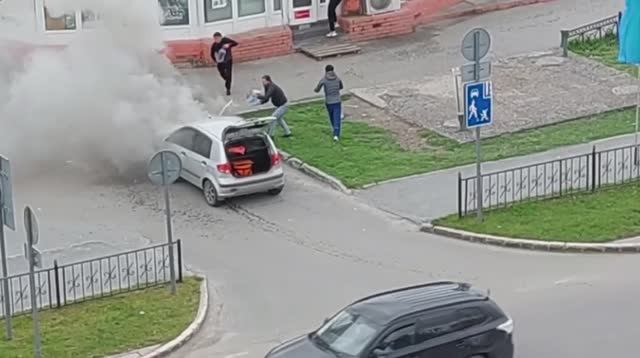 Пожар!!! Горит машина! Новый Уренгой 02.09.2022..mp4 смотреть онлайн