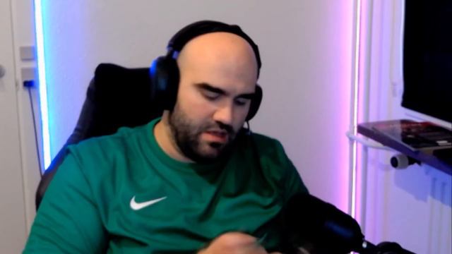 UNBOXING MY NEW MIC ! (Razer Siren Elite) смотреть онлайн