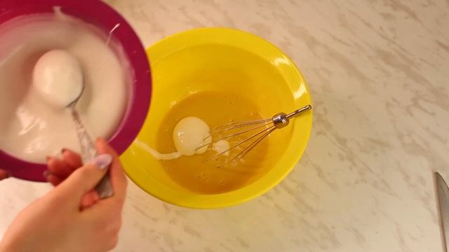 ВОЗДУШНЫЕ ЯПОНСКИЕ ПАНКЕЙКИ | ПОВТОРЯЕМ УЛИЧНУЮ ЕДУ СО ВСЕГО МИРА смотреть онлайн