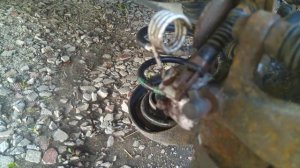 Заклинил ручник на Хендэ Солярис или Киа Рио. Что делать?