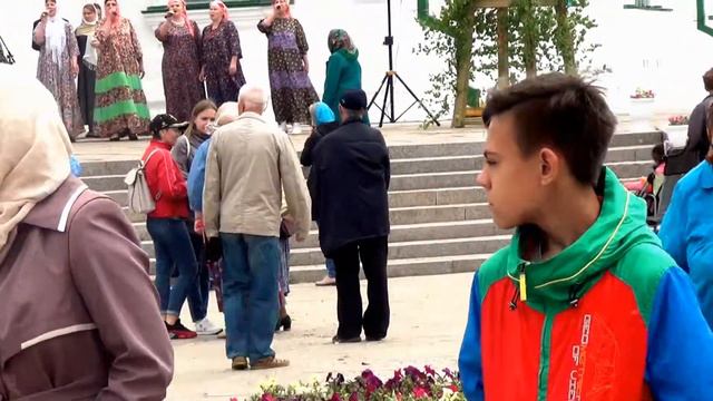 Казачки поют. Колокола отзвонили