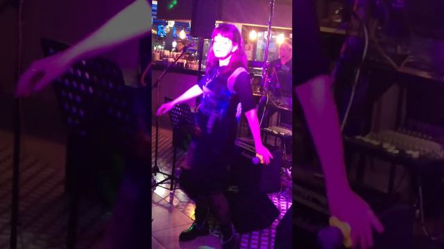 Toto- Hold the Line cover by AlexisPoli and Olden Beat смотреть онлайн