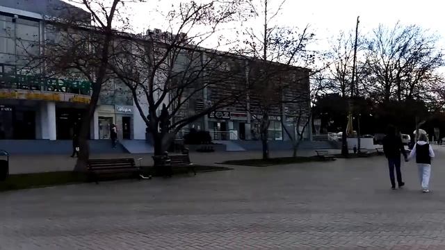 Установка Новогодней ёлки в Геленджике, море, чайки... смотреть онлайн