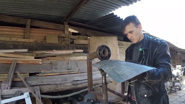 Английское колесо из металлолома, Формовка крыльев для "Иж Боббер" смотреть онлайн