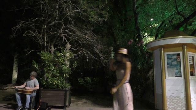 Сногсшибательный танец! Девушка очень круто танцует под гитару!!! Талант! смотреть онлайн