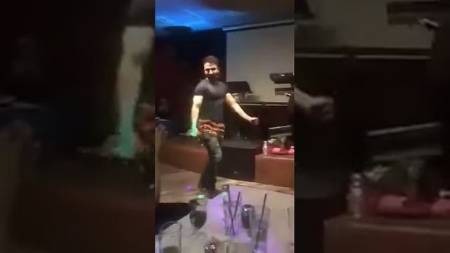 Такой прекрасный танца мужчина еще никто не видел смотреть онлайн