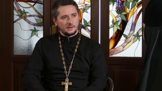 Как привести молодежь к Богу? ОТВЕЧАЮТ БАТЮШКИ с м. Иулианией (Денисовой). смотреть онлайн