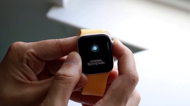 How To Remove Water From Apple Watch Series 8/Apple Watch SE 2! смотреть онлайн