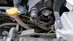 замена лампы в передней фаре на Рено Кангу 2