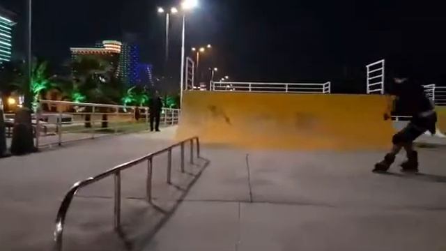 Катание на роликах. Грузия, Батуми. смотреть онлайн