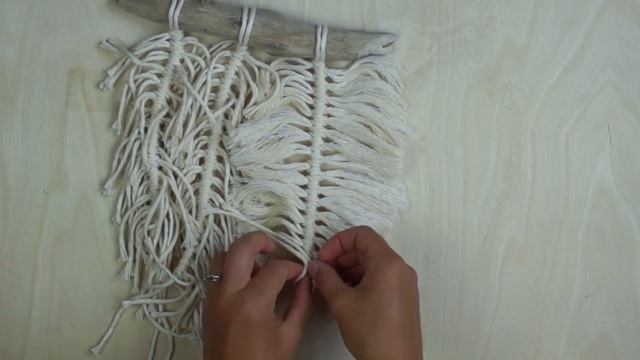 DIY Macrame Tutorial: 3 Feather Wall Hanging! смотреть онлайн