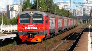 ЭД4М-0365 "Смена" сообщением Сосново — Санкт-Петербург делает остановку на о.п. Новая Охта