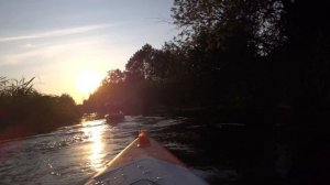 Байдарка Itiwit X500 ночью на реке, сборка каяка, посадка с берега, привыкание к волне, рюкзак лодк