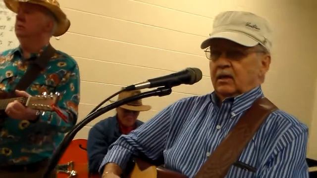 Lloyd Allen sings "Swinging Doors" смотреть онлайн