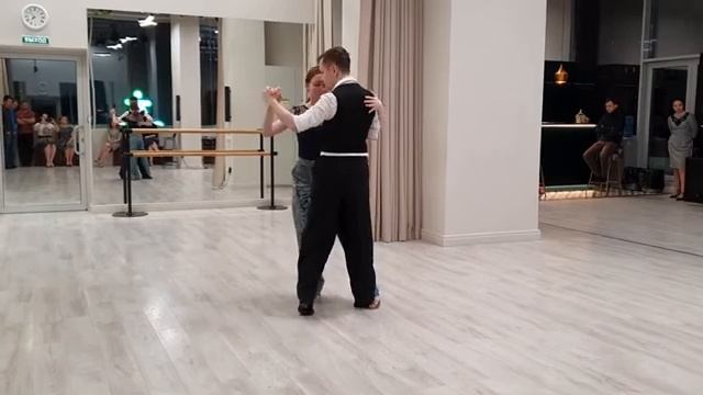 Хиро: мужские украшения - Роман Гилев Елена Каменских, урок аргентинское танго 14.01.2020 смотреть онлайн