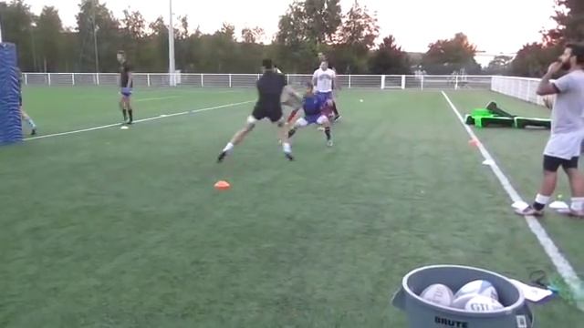 Entrainement rugby technique de passe смотреть онлайн