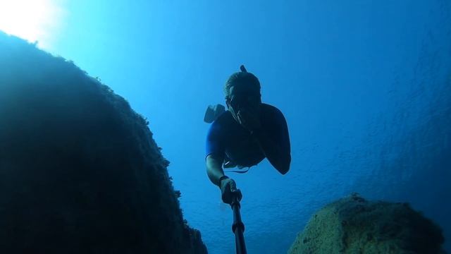Freediving in Costa Smeralda, Sardegna (Sardinia, Italy) - GoPro Cinematic смотреть онлайн