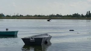 Втроём в лодке Киммерия 400R, выход на глисс.