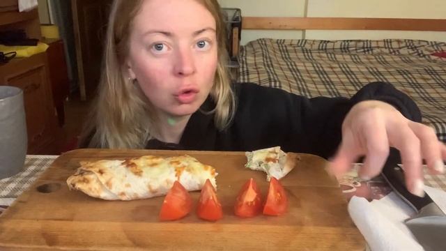 МУКБАНГ. РОЛЛ творожный. #mukbang